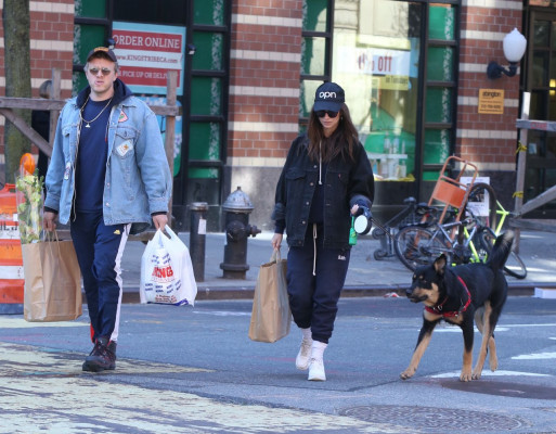 Emily Ratajkowski and Sebastian Bear-McClard – Shopping in Soho 03/15/2020