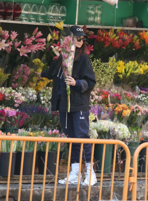 Emily Ratajkowski and Sebastian Bear-McClard – Shopping in Soho 03/15/2020