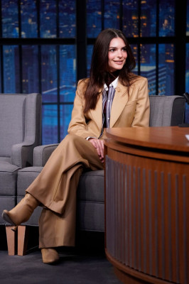Emily Ratajkowski - Late Night with Seth Meyers 11/08/2021