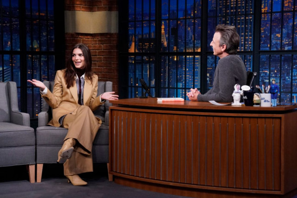 Emily Ratajkowski - Late Night with Seth Meyers 11/08/2021