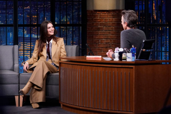Emily Ratajkowski - Late Night with Seth Meyers 11/08/2021