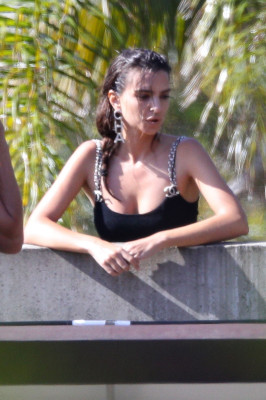 Emily Ratajkowski pic #1117811