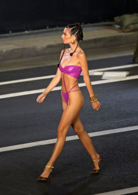 Emily Ratajkowski - Rihanna’s Savage X Fenty Show in LA 09/01/2021