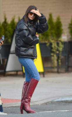Emily Ratajkowski Street Style 12/10/2018