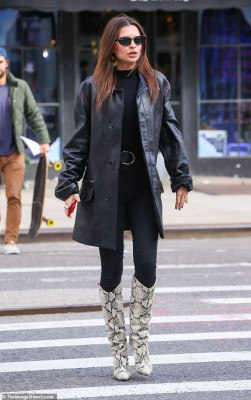 Emily Ratajkowski Street Fashion – Out in NYC 03/19/2019