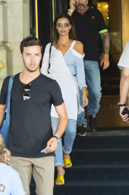 Emily Ratajkowski – Leaving a DL1961 Photoshoot in NYC
