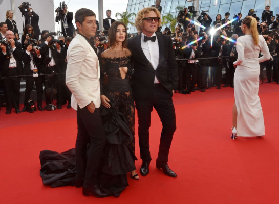 Emily Ratajkowski on Red Carpet – “Loveless’ Premiere at Cannes Film Festival