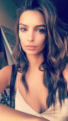Emily Ratajkowski – Social Media Pics 06/30/2017