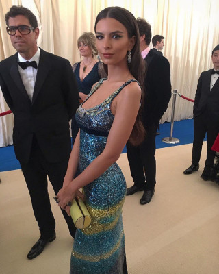 Emily Ratajkowski Social Media Pics 