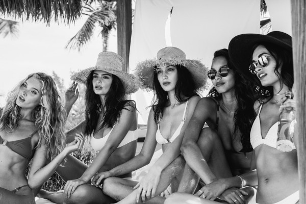 Emily Ratajkowski in Bikini on he beach in Bahamas