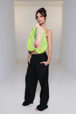 Emily Ratajkowski -  LOEWE Fashion Show in Paris 03/03/2023