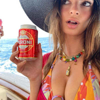 Emily Ratajkowski 