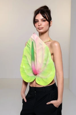 Emily Ratajkowski -  LOEWE Fashion Show in Paris 03/03/2023