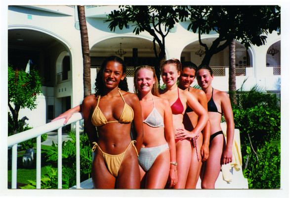 Emma Bunton - Spice Girls in Maui, Hawaii 08/05/1995