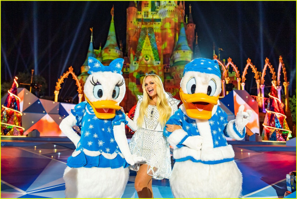 Emma Bunton - Wonderful World of Disney Magical Holiday Celebration! (2019)