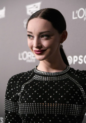Emma Dumont – 2019 EW Pre-SAG Party