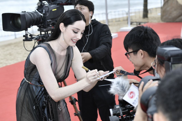Emma Dumont – Hainan International Film Festival Closing Ceremony