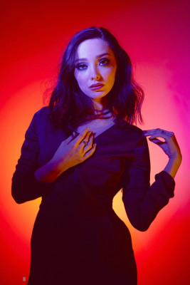 Emma Dumont pic #1126991