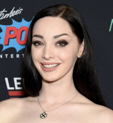 Emma Dumont – Stan Lee Tribute 01/30/2019