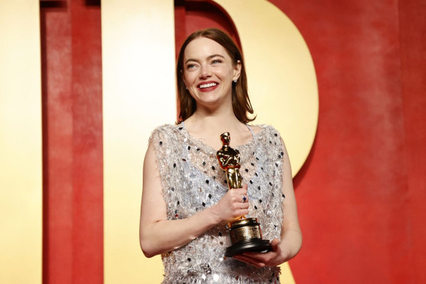 Emma Stone – Vanity Fair Oscar Party in Beverly Hills
