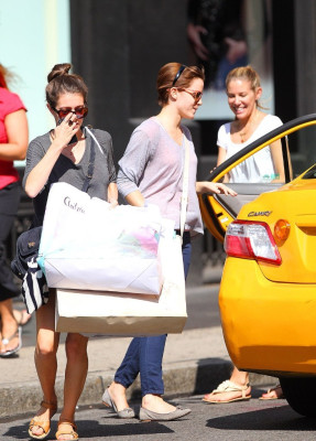 photo 27 in Emma Watson gallery [id641757] 2013-06-16 00:00:00