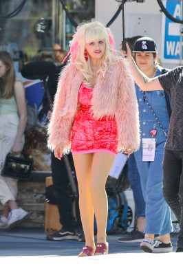 Emmy Rossum is seen shooting &#039;Angelyn&#039; in Los Angeles, CA  | 20.02.2020