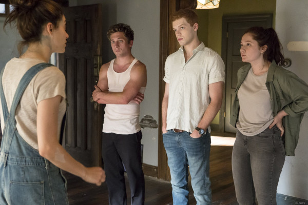 Emmy Rossum - &quot;Shameless&quot; 8x03 - God Bless Her Rotting Soul Stills