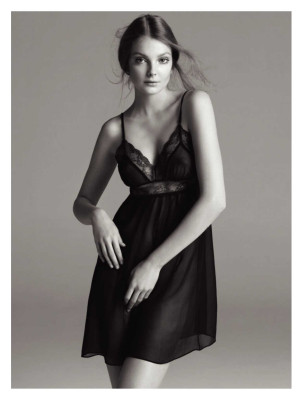 photo 3 in Eniko Mihalik gallery [id113690] 2008-10-24 00:00:00