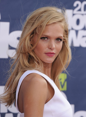 Erin Heatherton pic #400549