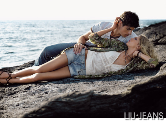 photo 19 in Erin Heatherton gallery [id163470] 2009-06-04 00:00:00