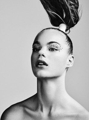 Estella Boersma for Dutch Glamour magazine by Marc de Groot