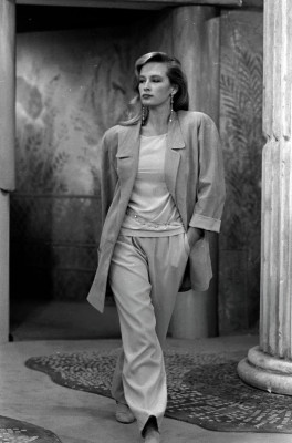 Estelle Lefebure for Anne Klein SS 1990