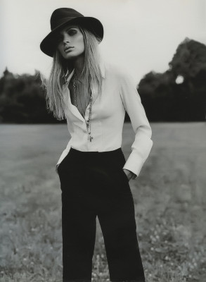 Esther Canadas pic #873277