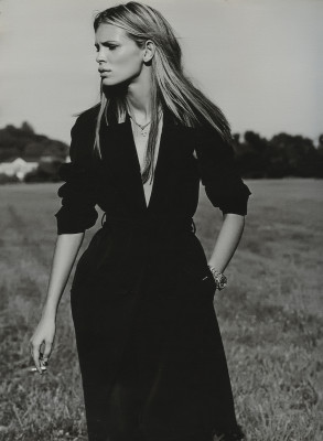 Esther Canadas pic #873276