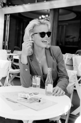 Eva Herzigova ~ Backstage Chanel F/W 1992 Haute Couture