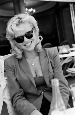 Eva Herzigova ~ Backstage Chanel F/W 1992 Haute Couture