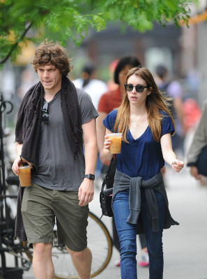 Evan Peters pic #735119