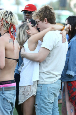 Evan Peters pic #740867
