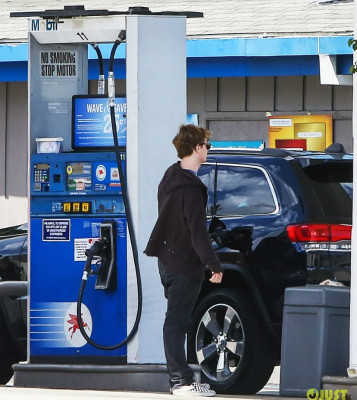 Evan Peters pic #738874