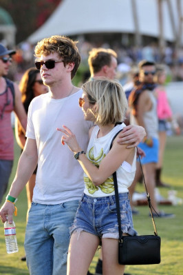 Evan Peters pic #740604