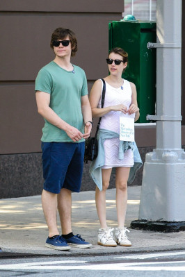 Evan Peters pic #735111