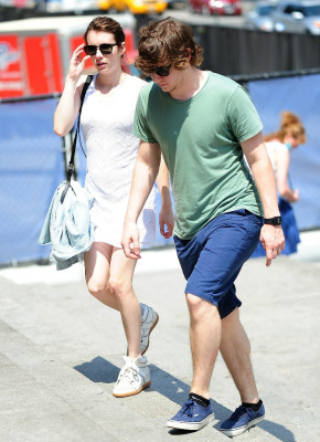 Evan Peters pic #735104