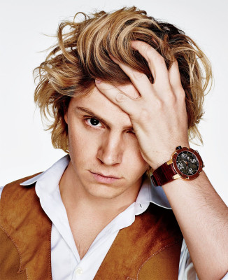 Evan Peters pic #737013