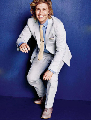 Evan Peters pic #730087
