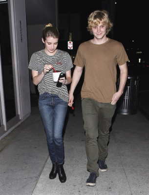 Evan Peters pic #737459