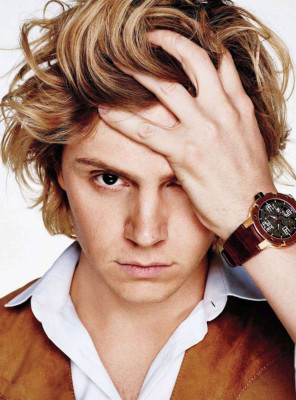 Evan Peters pic #730083