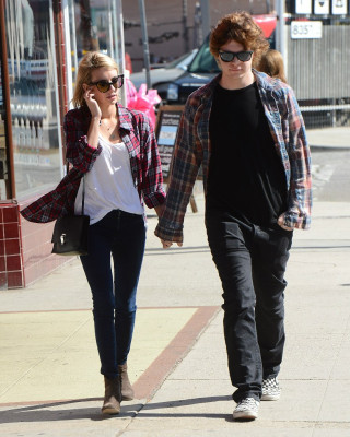 Evan Peters pic #737458
