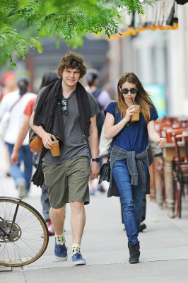 Evan Peters pic #735127