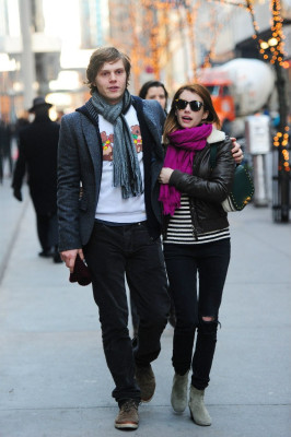 Evan Peters pic #740870
