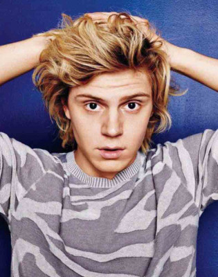 Evan Peters pic #730093